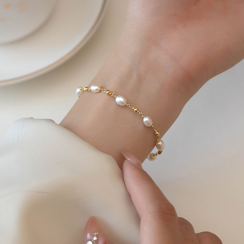 Baroque pearl bracelet