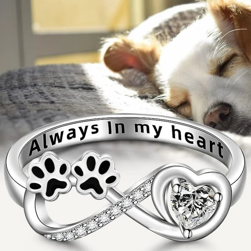 Ring with paw-shaped zirconia, heart and infinity symbol